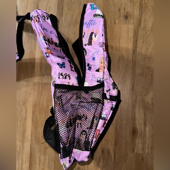 TAYLOR SWIFT ERAS SCHOOL BACKPACK
SWIFTIE MERCH 1989 LOVER RED SHOWGIRL - Picture 2 of 5